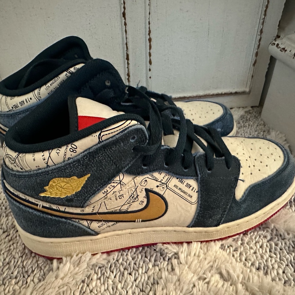 Air Jordan 1 Mid SE Kids Sneakers